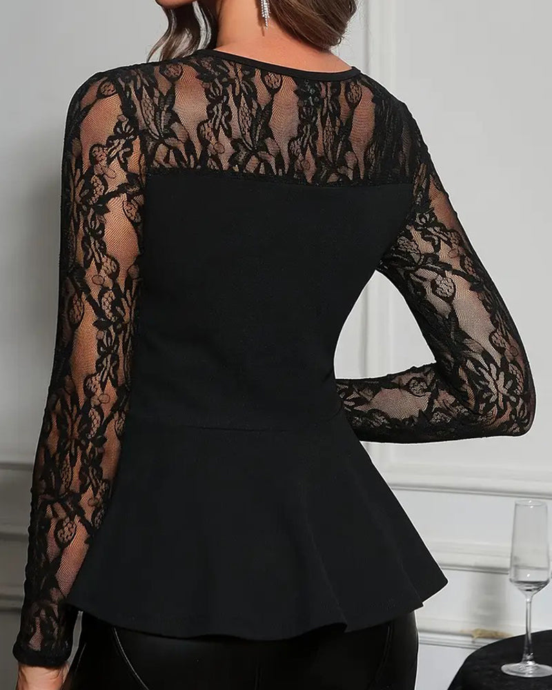 T-shirt i trendig spets med smal passform