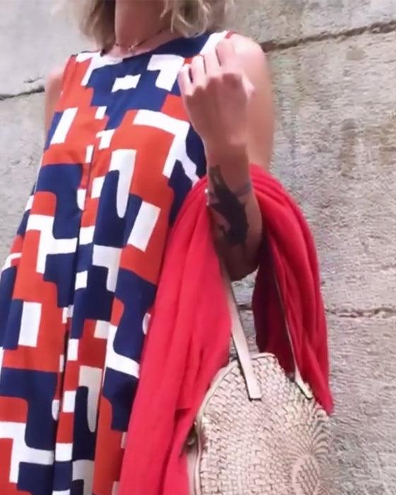 Ärmlös fickklänning med geometriskt tryck