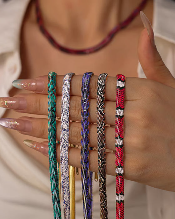 Orm Statement Halsband – En Symbol för Mysterium & Kraft
