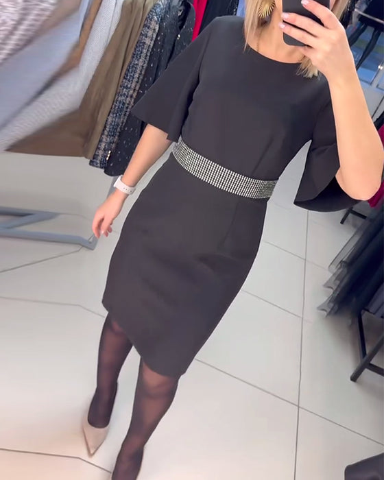 Klänning Rund Halsringning Utsvängd Halvärm Midja