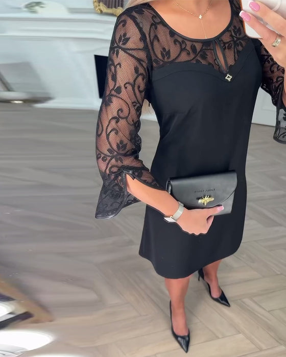 Enfärgad Långärmad Klänning Med Lapptäcktsdetaljer