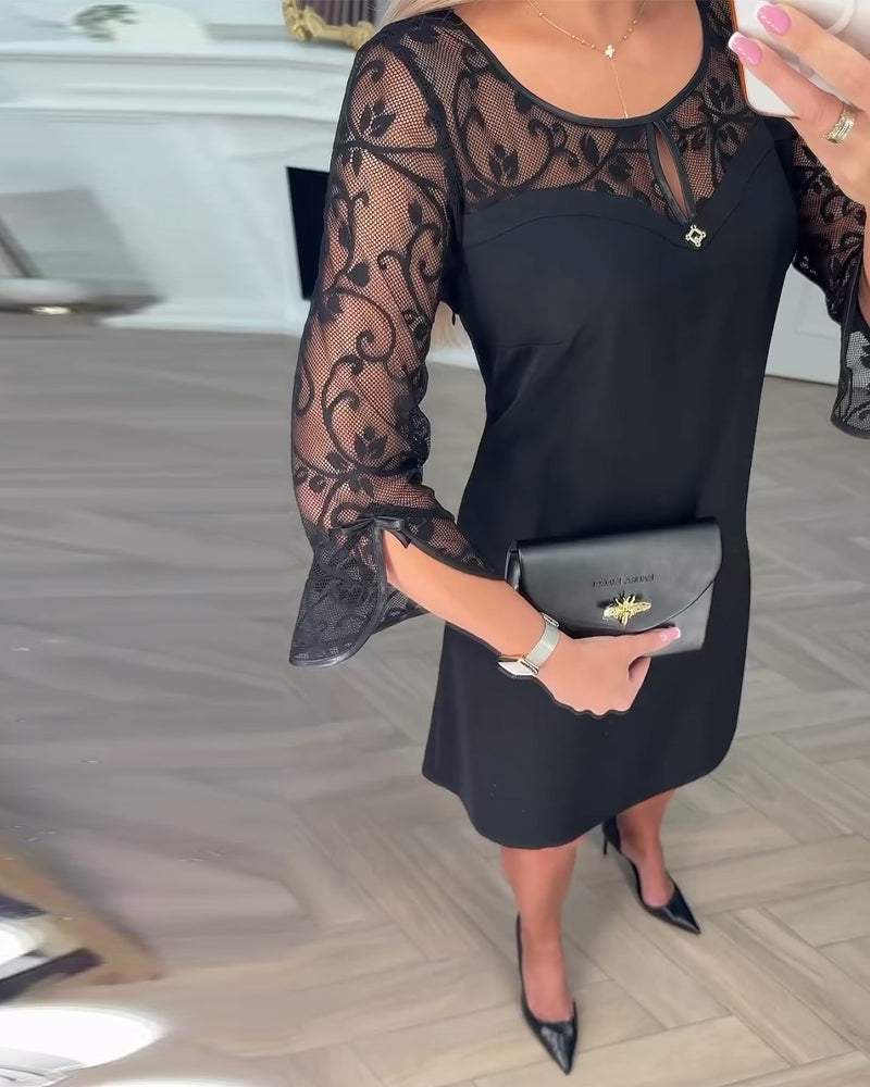 Enfärgad Långärmad Klänning Med Lapptäcktsdetaljer