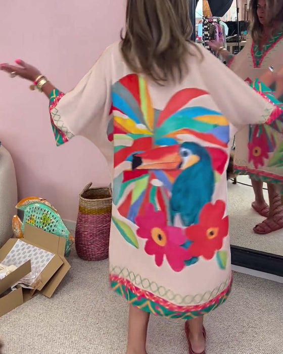 V-ringad klänning med graffititryck