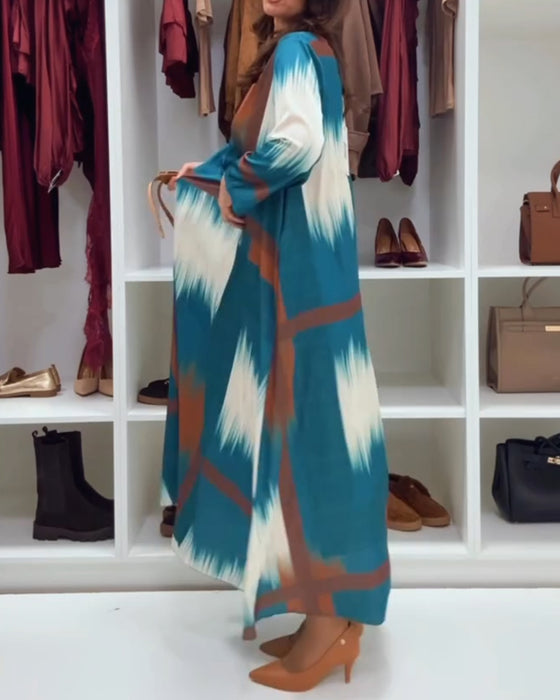 Modig Tryckt Klänning Med Runt Halsutsnitt Och Långa Ärmar