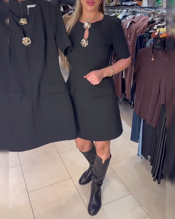 Klänning Metallspänne Figuranpassad Kortärmad