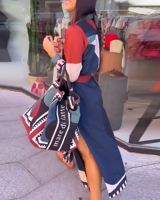 Avslappnad spetsklänning med färgblockstryck i lapel