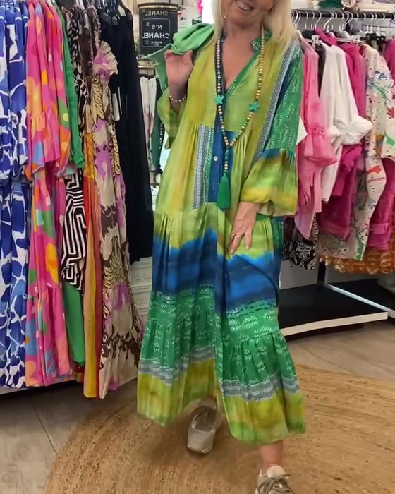 Tryckt avslappnad V-ringad lång klänning med utsvängda ärmar