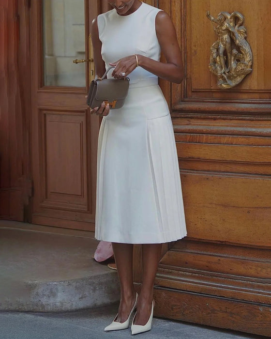 Ärmlös slimmad klänning med enfärgad