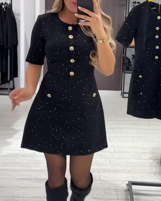 Klänning Kortärmad Fin Glänsande Knappar