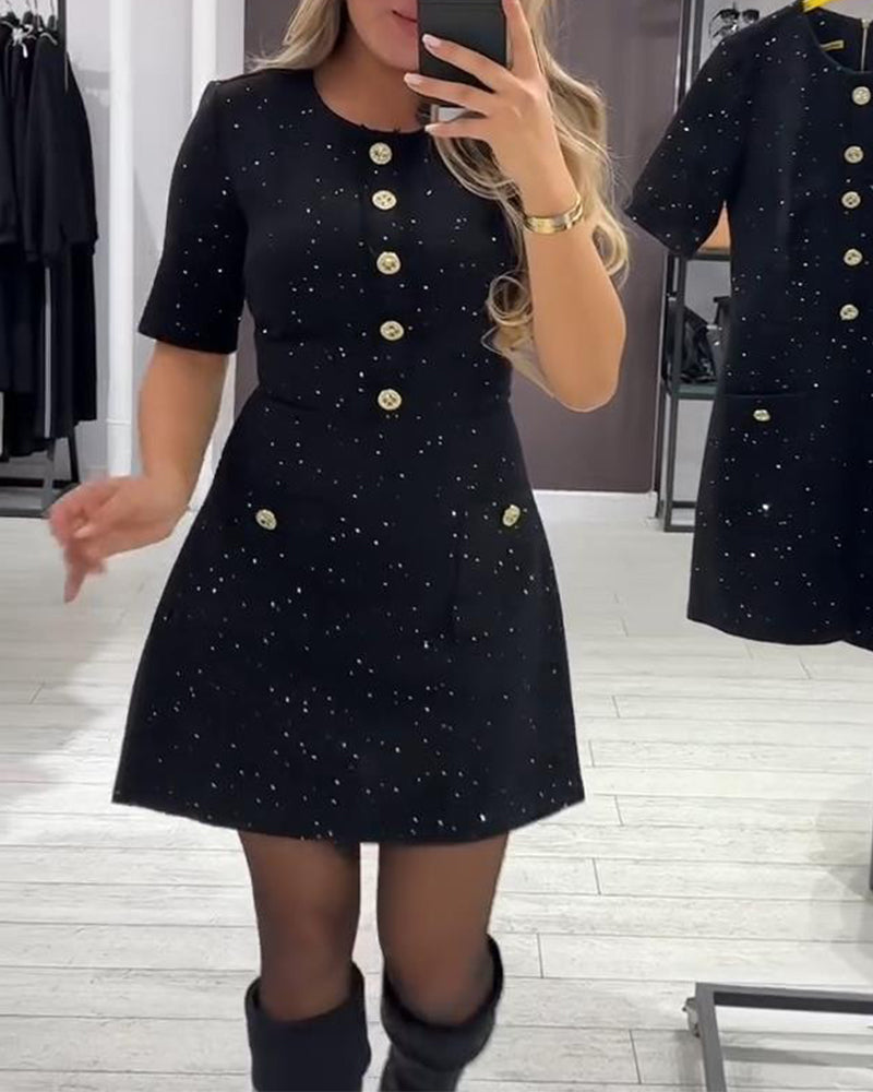 Klänning Kortärmad Fin Glänsande Knappar