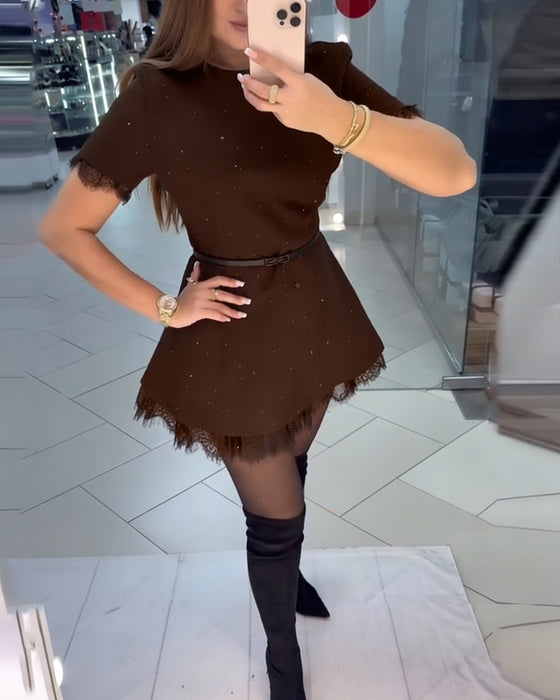 Glittrig Spetsklänning Med Korta Ärmar Och A-Linje