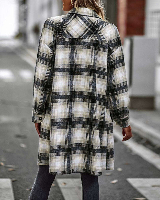 Avslappnad fickskjorta med rutigt tryck