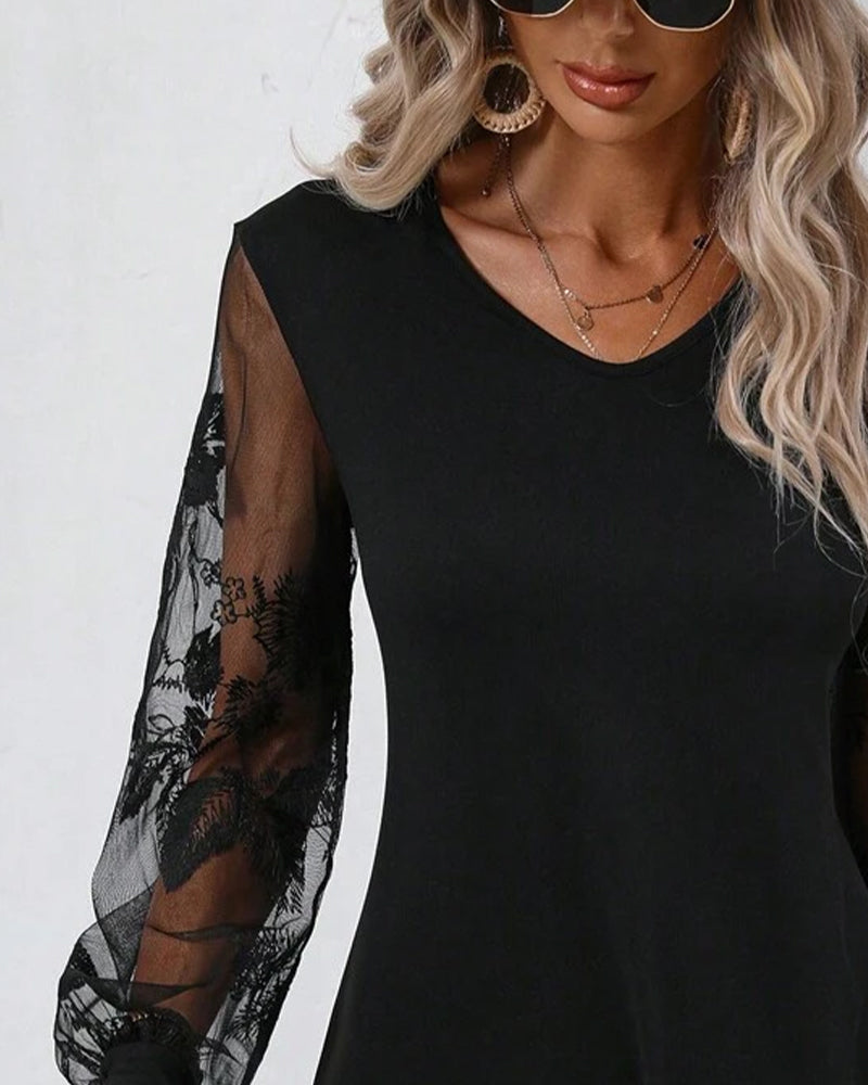 Elegant Rak Klänning Med Meshpaneler