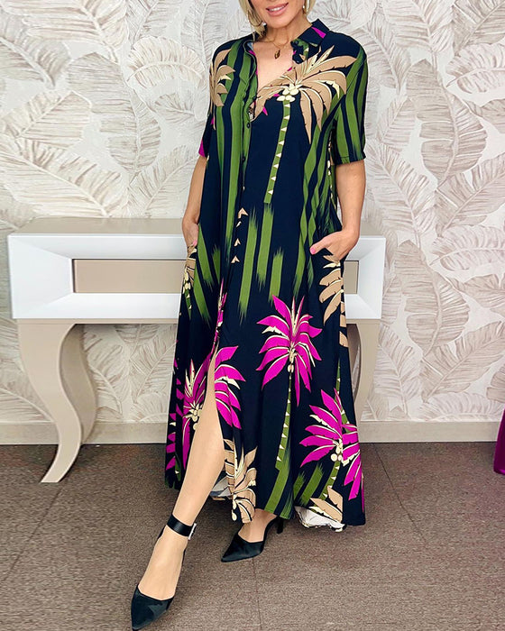 Avslappnad lös klänning med lövtryck med slits och kort ärm