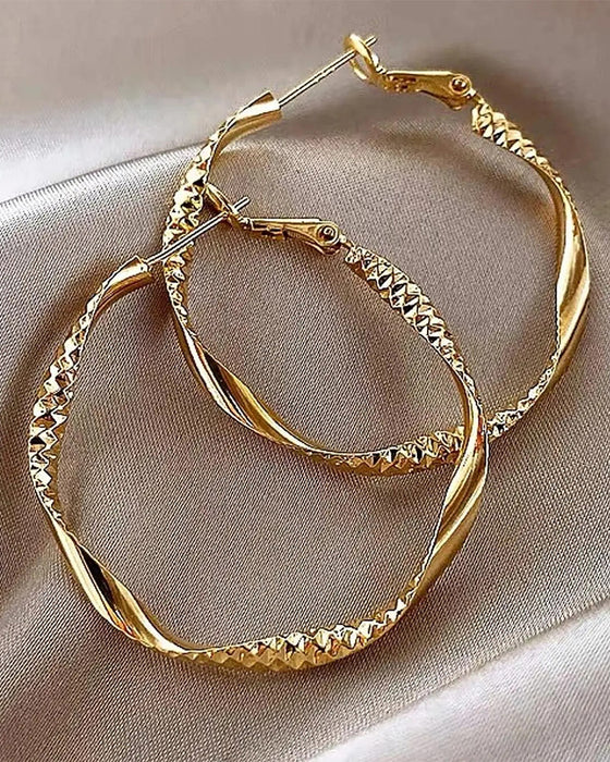 Minimalistisk Oregelbunden Vriden Ring Örhängen Elegant Texturerad Design