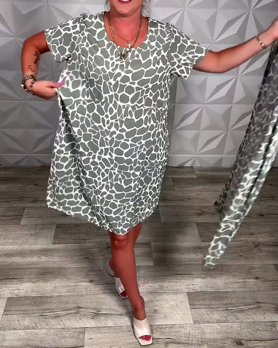 Klänning avslappnad med tryck och rund halsringning