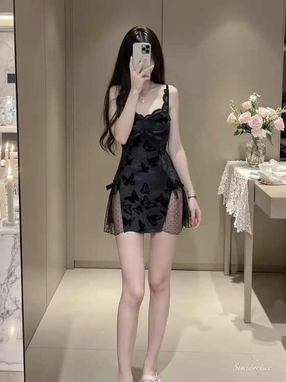 Dam Tunn Figursydd Nattlinne Med Låg V-Ringning Snörning Fjärilstryck Topp Och Rygglös Lounge-Set