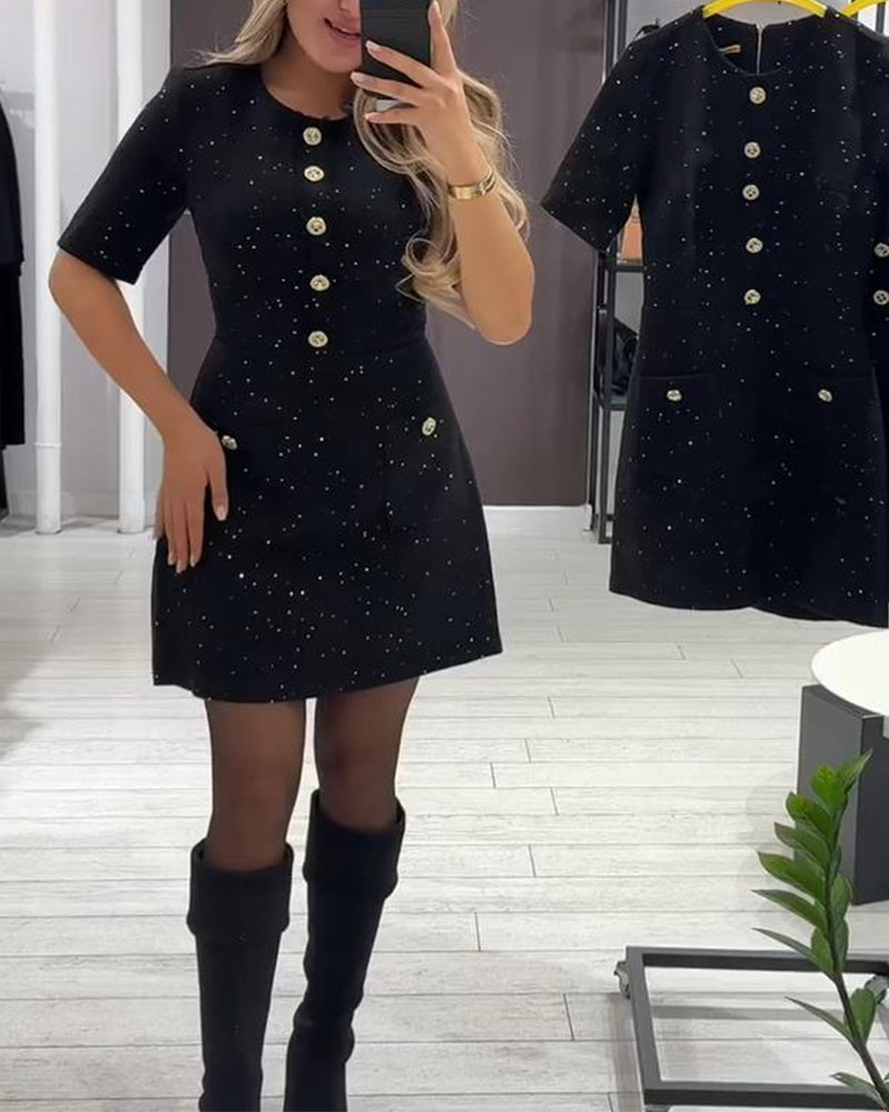 Klänning Kortärmad Fin Glänsande Knappar