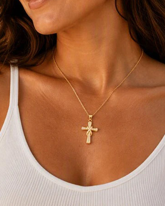 ✝️ Damhalsband med Gnistrande Korshänge – Elegant Tvinnad Design För Vardag & Speciella Tillfällen