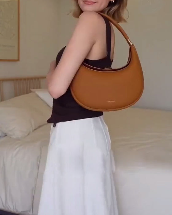 Enfärgad elegant halvmåneformad axelremsväska