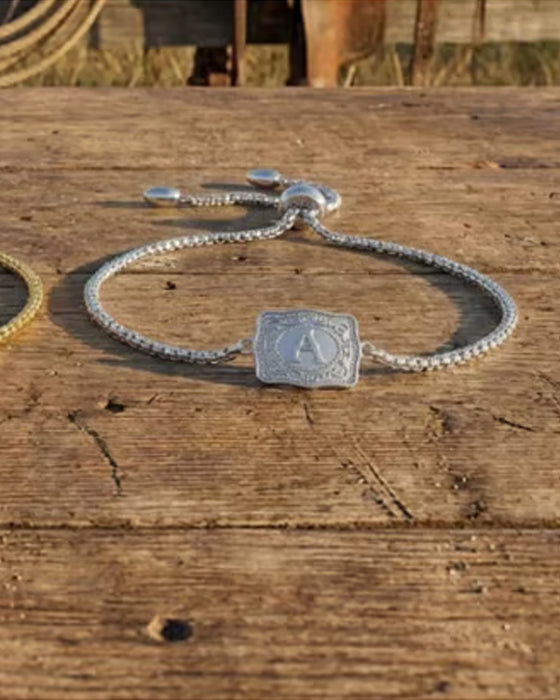 Armband Präglad Bokstav