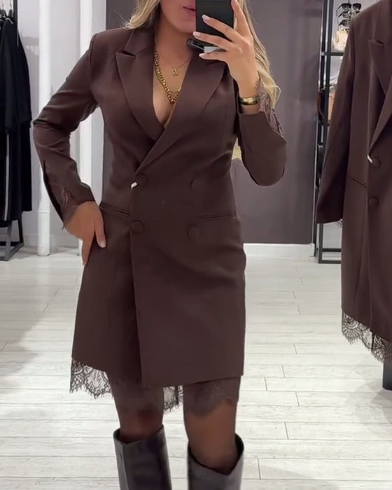 Klänning Med V-Ringning Och Insatser För Arbete