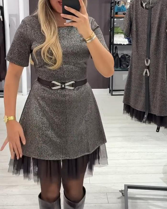 Klänning Med Fotskörtsinsats Och Rund Halsringning