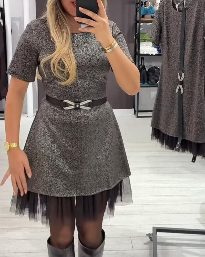 Klänning Med Fotskörtsinsats Och Rund Halsringning