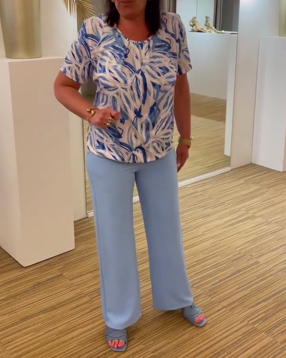 Tryckt kortärmad plisserad blus med rund hals