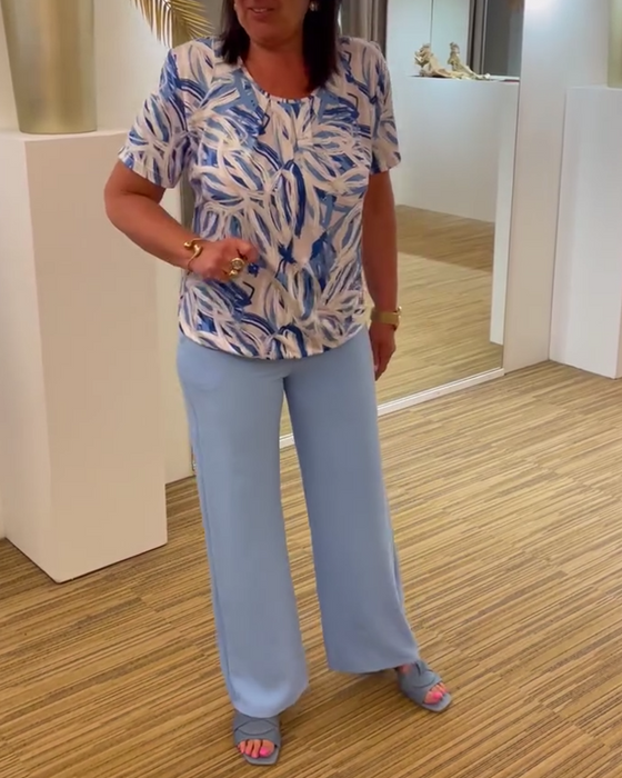 Tryckt kortärmad plisserad blus med rund hals