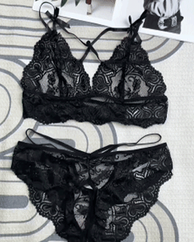 Sexigt Lingerieset – Bralette Med Urholkad Rosett & Öppna Trosor