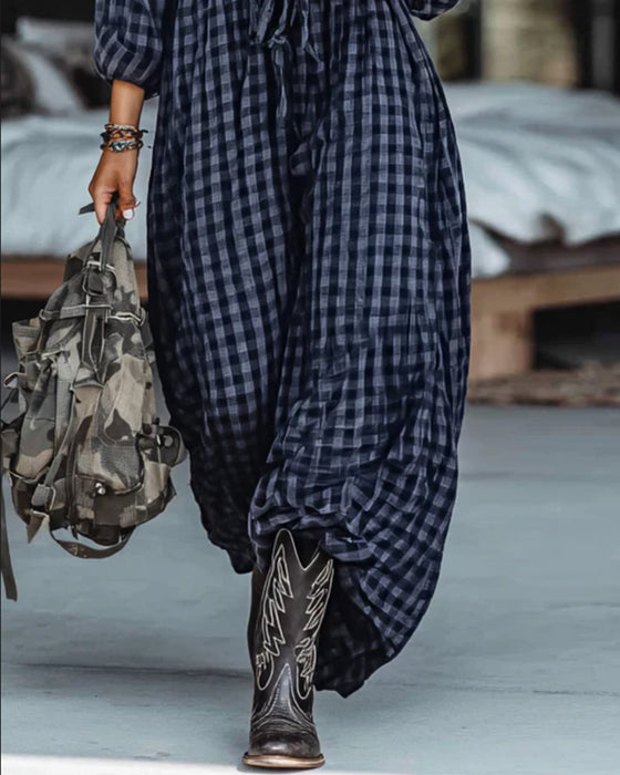 Modernt Klänning Med Rutigt Slag Och Knytning