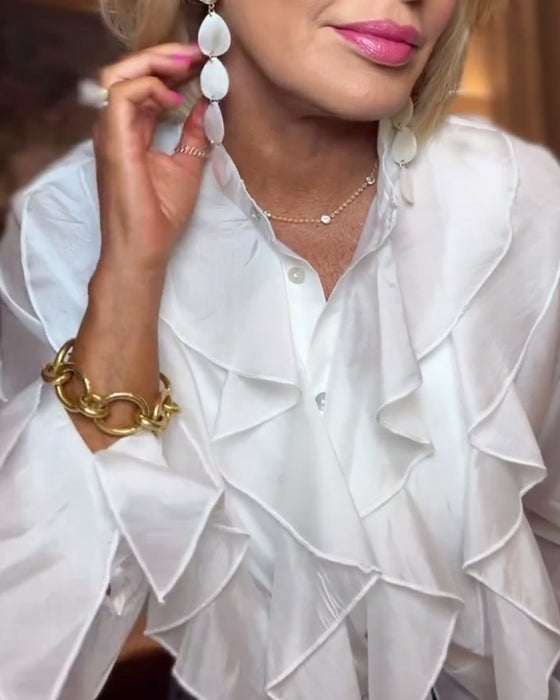 Elegant blus med enfärgad volang