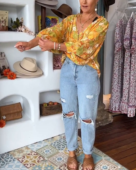 V-ringad blus med blommönster