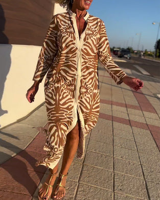 Långärmad klänning med tryckt tryck