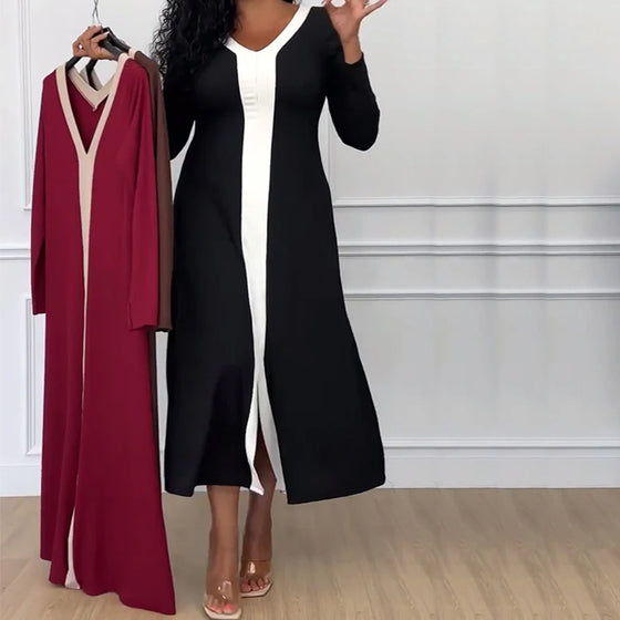 Elegant klänning med v-ringad slits i kontrastfärg