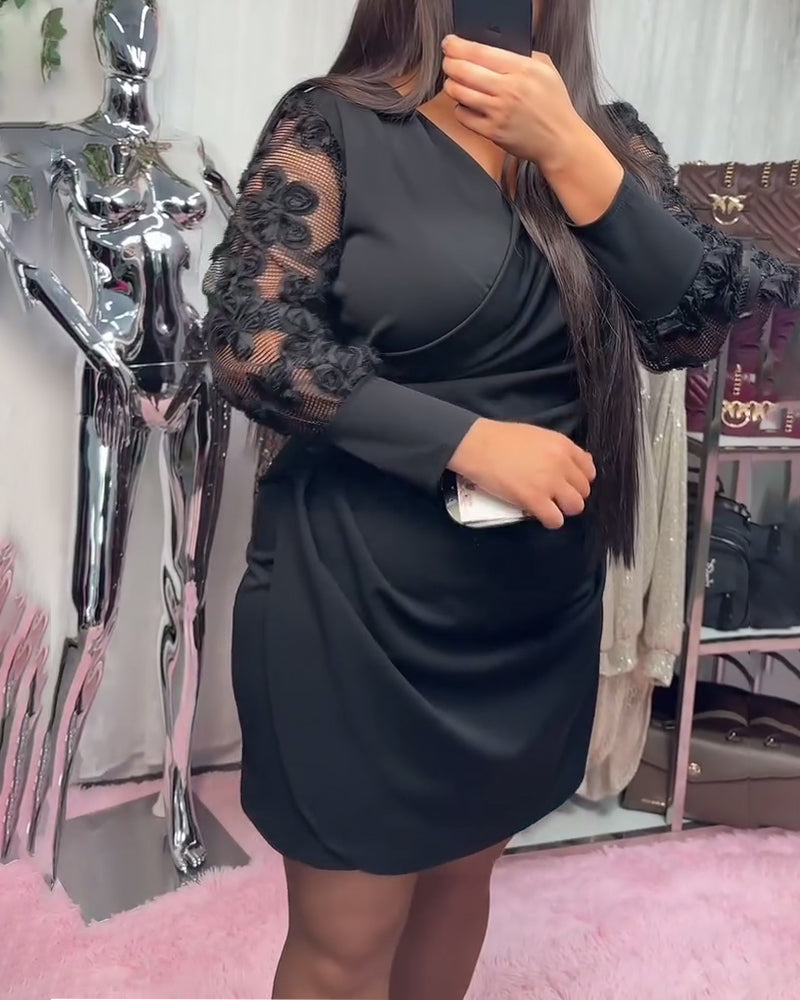 Enfärgad Långärmad Klänning Med V-Ringning