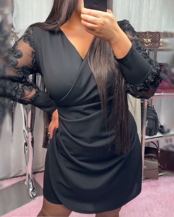 Enfärgad Långärmad Klänning Med V-Ringning