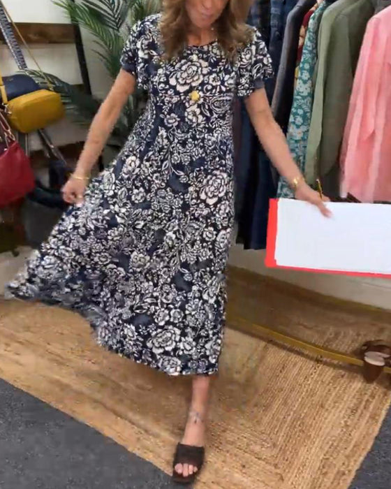 Kortärmad långklänning med blommönster