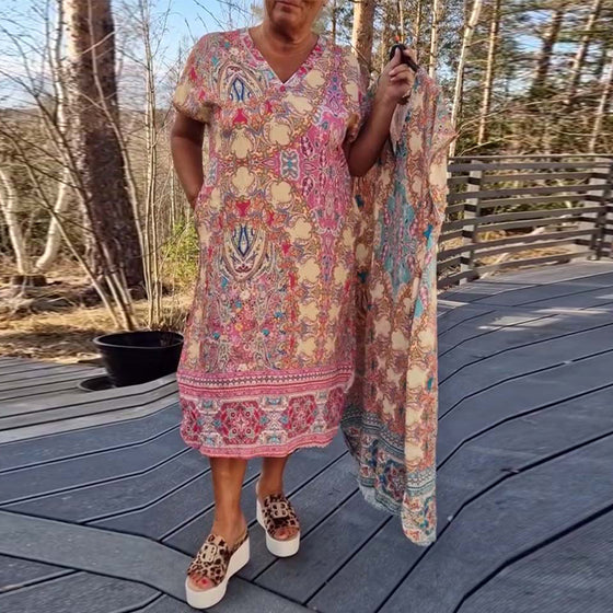 Klänning V-Ringad Kortärmad Mönstrad Rak