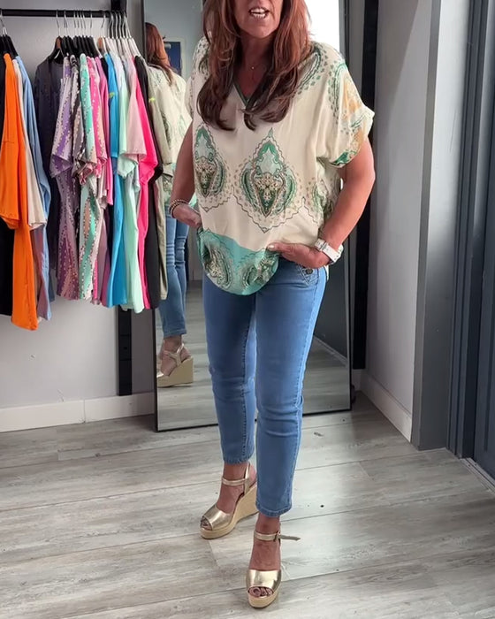 V-ringad casual topp med retrotryck