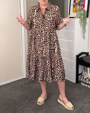 Klänning A-Linjeformad Med Leopardtryck Och Krage