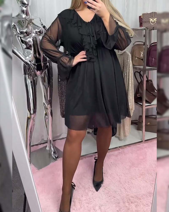 Modig Klänning Med Volanger Och V-Ringning