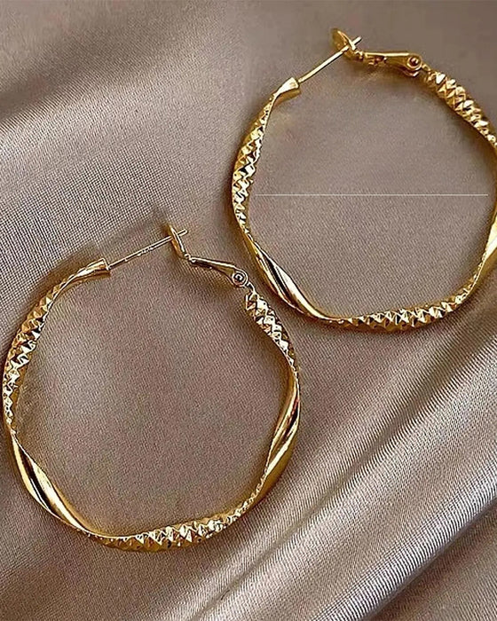 Minimalistisk Oregelbunden Vriden Ring Örhängen Elegant Texturerad Design