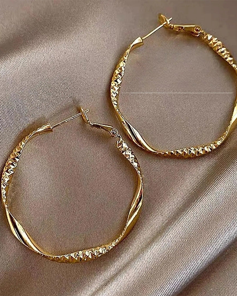 Minimalistisk Oregelbunden Vriden Ring Örhängen Elegant Texturerad Design