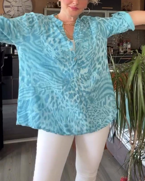 Tryckt blus med V-ringad ficka med trekvartsärm och knapp