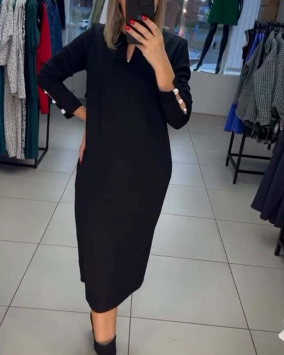 Elegant klänning med pärlknappar