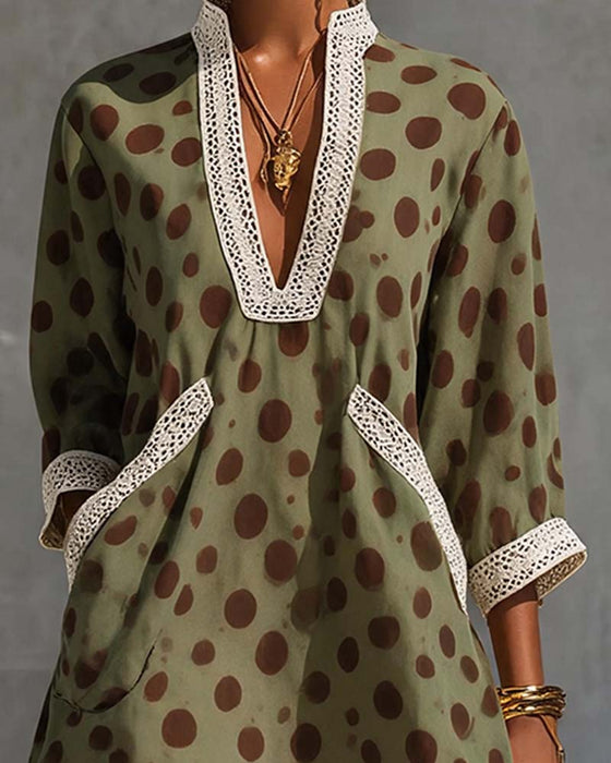 Klädning V-Hals Polka Dot Ficka