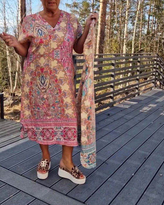 Klänning V-Ringad Kortärmad Mönstrad Rak