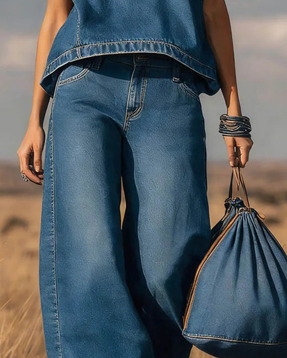 Set Med Ärmlösa Toppar Och Böjda Denimbyxor